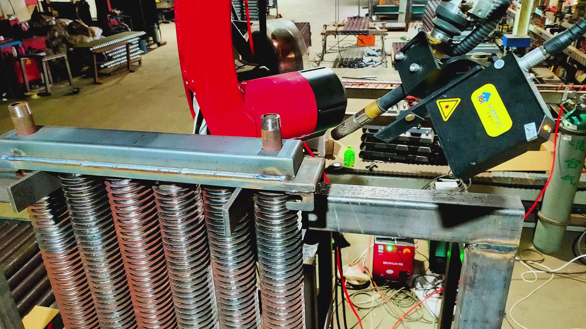 激光視覺焊縫跟蹤與路徑規(guī)劃技術(shù)助力暖氣片焊接自動(dòng)化升級(jí) 激光視覺焊縫跟蹤與路徑規(guī)劃技術(shù)助力暖氣片焊接自動(dòng)化升級(jí)