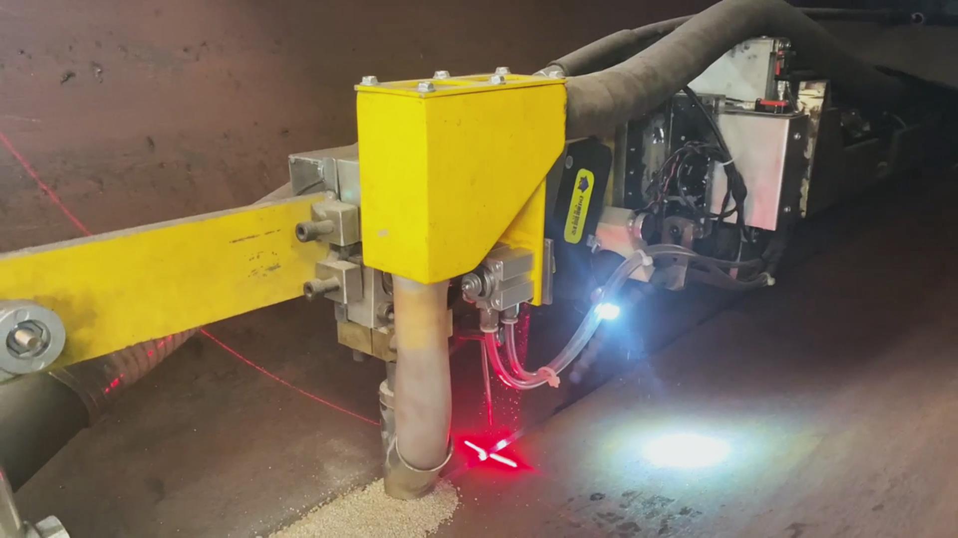 激光焊縫跟蹤傳感器助力石油管道焊接自動化,實現(xiàn)高效精準升級 激光焊縫跟蹤傳感器助力石油管道焊接自動化,實現(xiàn)高效精準升級